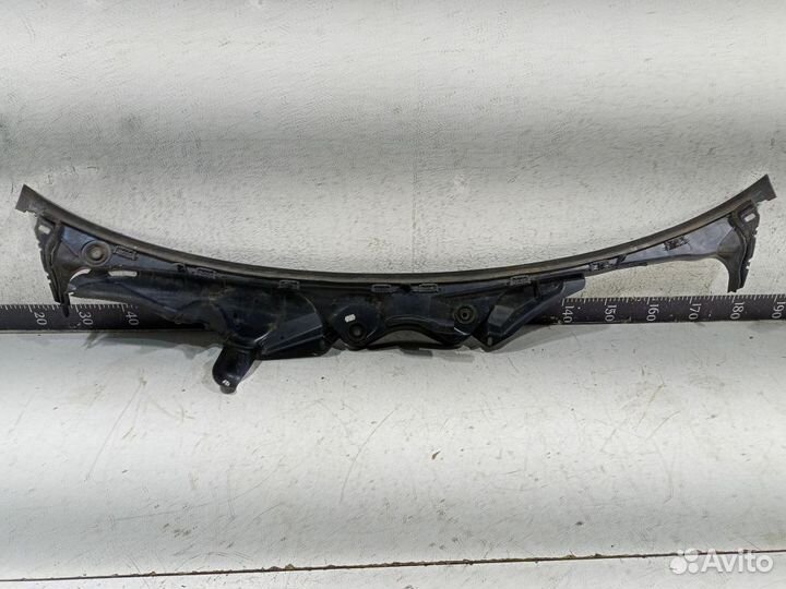 Водосток лобового стекла (жабо)