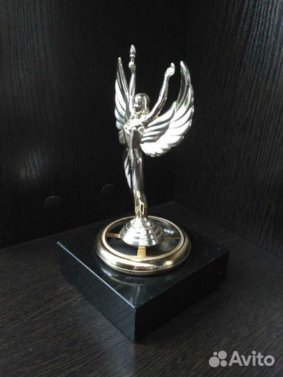 Статуэтка Ника