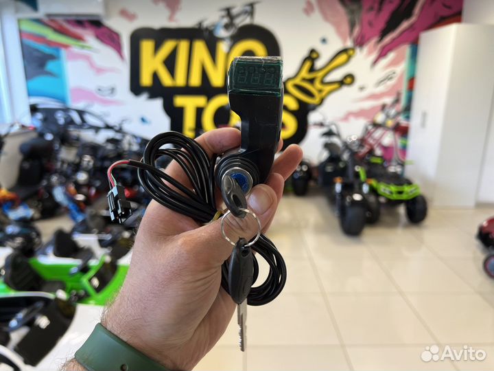 Электросамокат Kugoo M4/M4 Pro Вольтметр с Замком