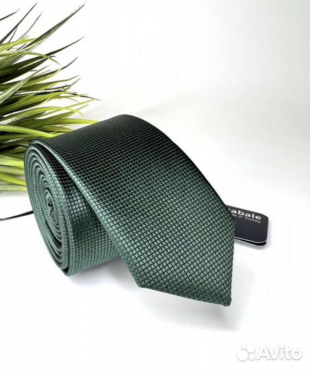 Зеленый качественный галстуг