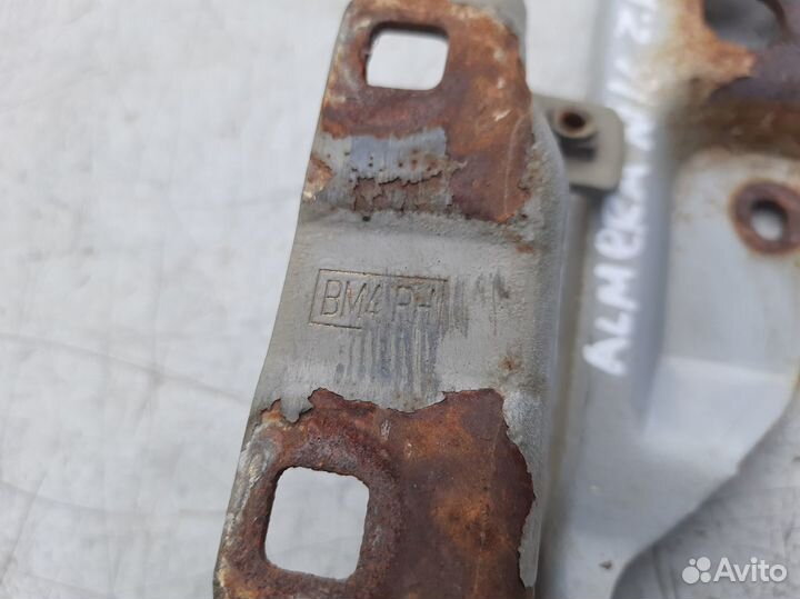 Петля капота правая Nissan Almera N16