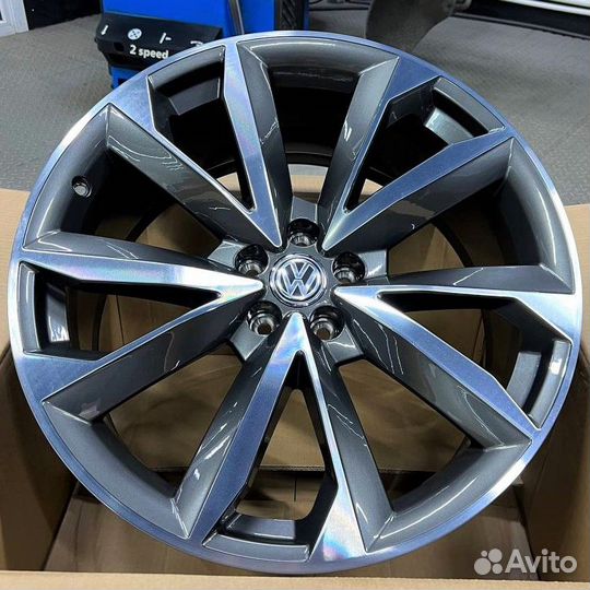 Диски на Audi Q8 Ауди Q8 R22