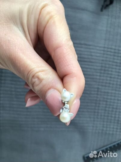 Серебряные серьги-гвоздики с жемчугом