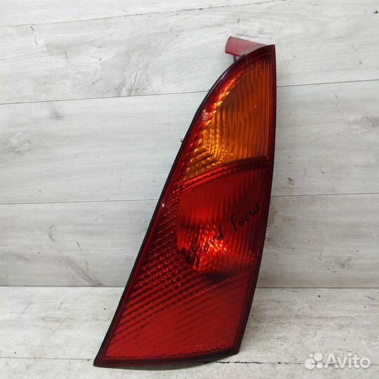 Фонарь задний правый хэтчбек Ford Focus 1 бу