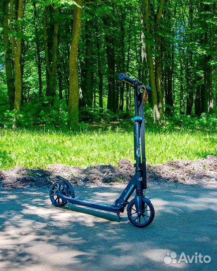 Самокат с ручным тормозом