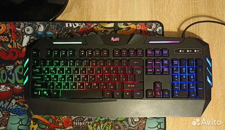 Игровая клавиатура с подсветкой
