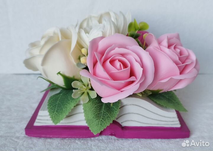 Букет мыльных роз в книге