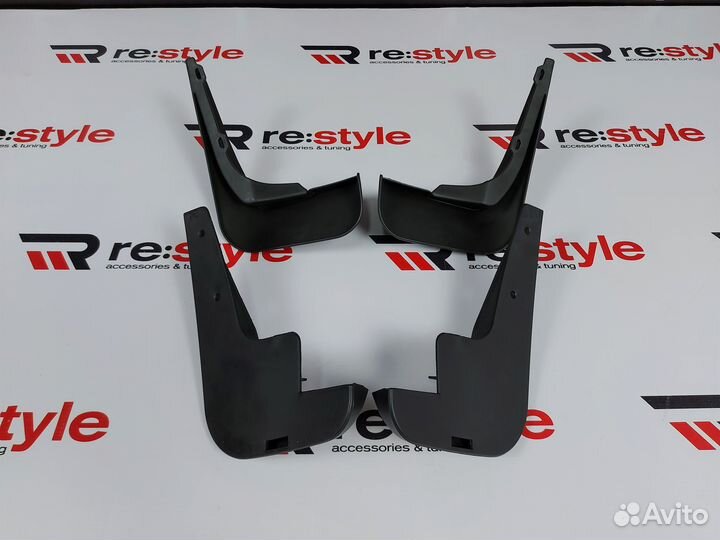 Брызговики Nissan NV200 Черные