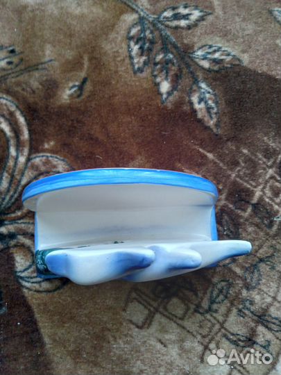 Фарфоровая салфетница