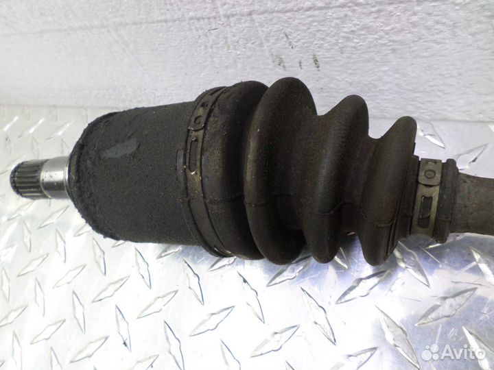 Полуось задняя правая Pontiac Vibe 1