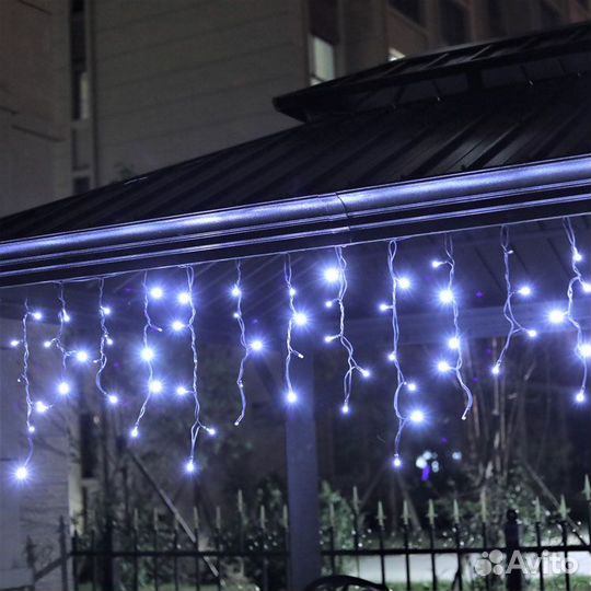 Монтаж установка уличных гирлянд на дом на фасад