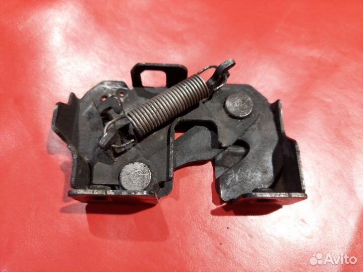 Замок капота левый Nissan Fuga HY51 VQ35HR 2009