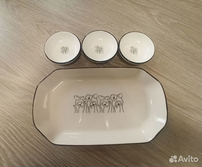 Новый набор посуды для сервировки