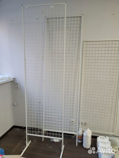 Сетчатый модуль с крючками