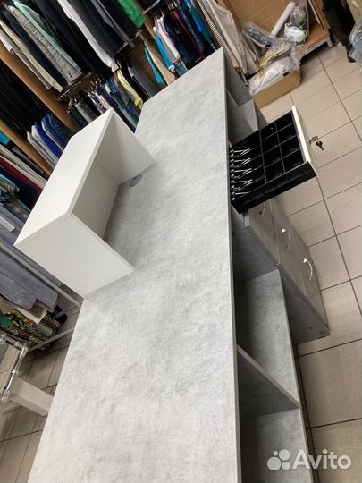 Ресепшен стол с денежным ящиком