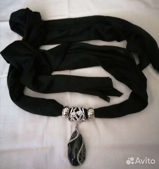 Шарф с подвеской