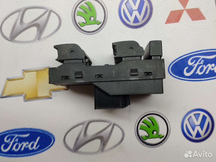 Блок управления стеклоподъемников Chevrolet Cruze