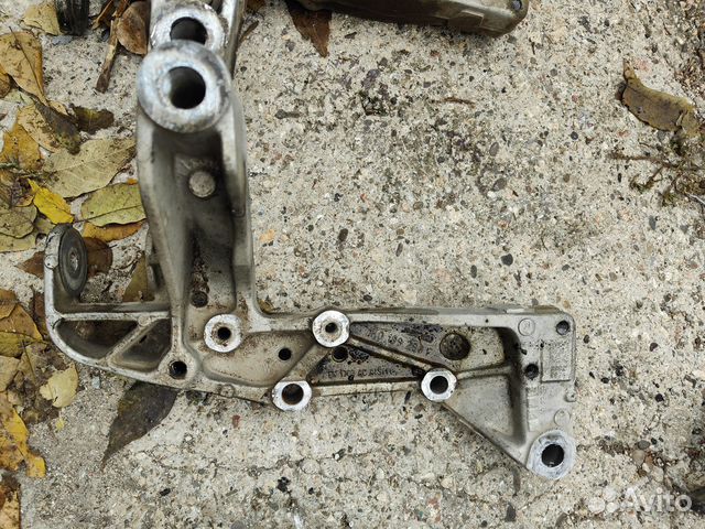 Volkswagen caddy 3 кронштейн рычага правый
