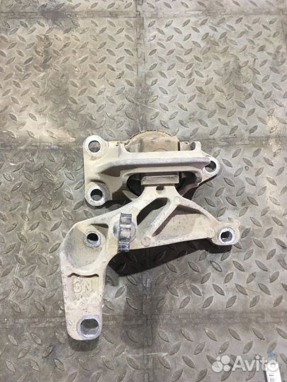 Опора двигателя правая