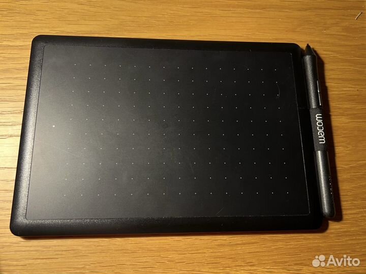 Графический планшет One by Wacom small красный