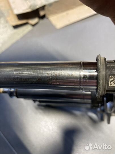 Топливная рампа Mercedes M270 M270910