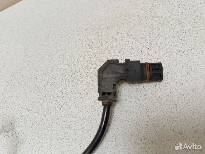 Датчик ABS передний