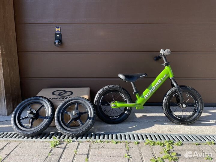 Беговел Runbike с надувными колесами