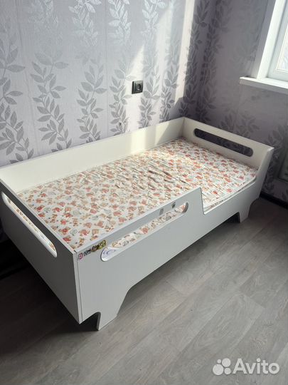Детская кровать с матрасом