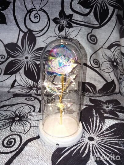 Вечная роза в колбе