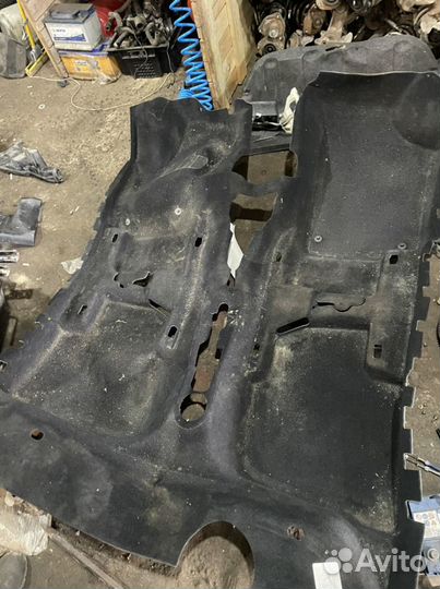 Обшивка пола Skoda Rapid