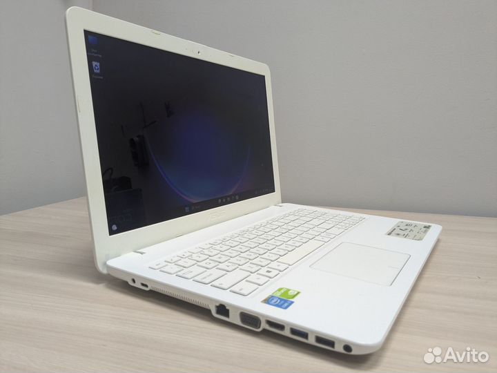 Свежий ноутбук Asus nvidia 920m/core i3/win 11