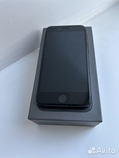 Телефон iPhone 8