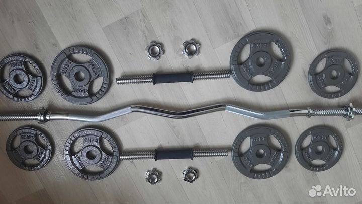 Штанга изогнутая и гантели