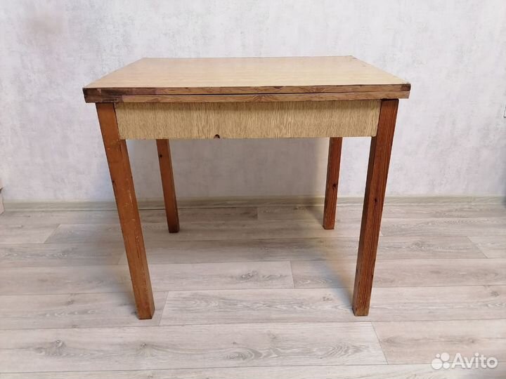 Кухонный стол