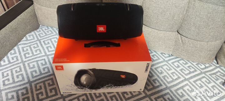 Продам портативную колонку JBL Extreme 2