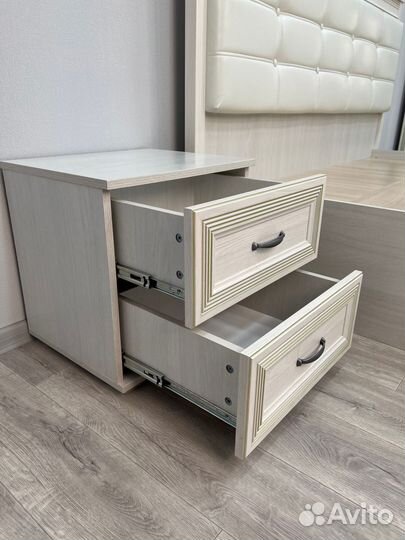 Тумба прикроватная