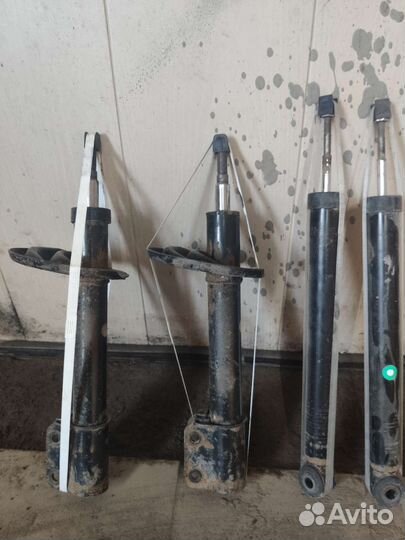 Стойки Рено Сандеро