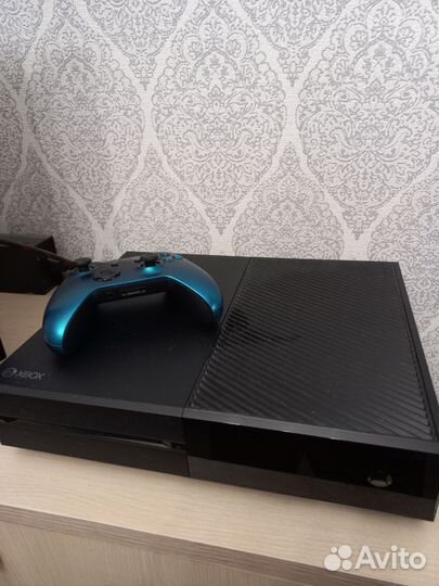 Xbox One 1tb в хорошем состоянии