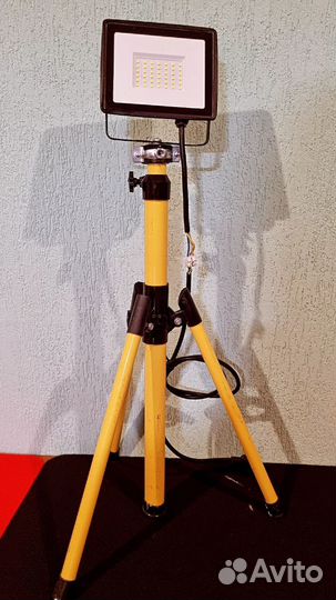 Штатив (Тринога) С диодным прожектором