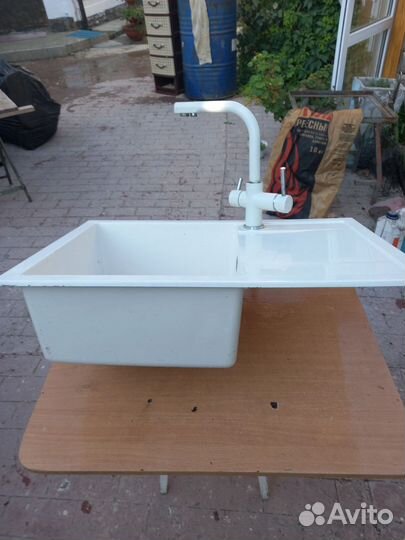 Раковина из искусственного камня