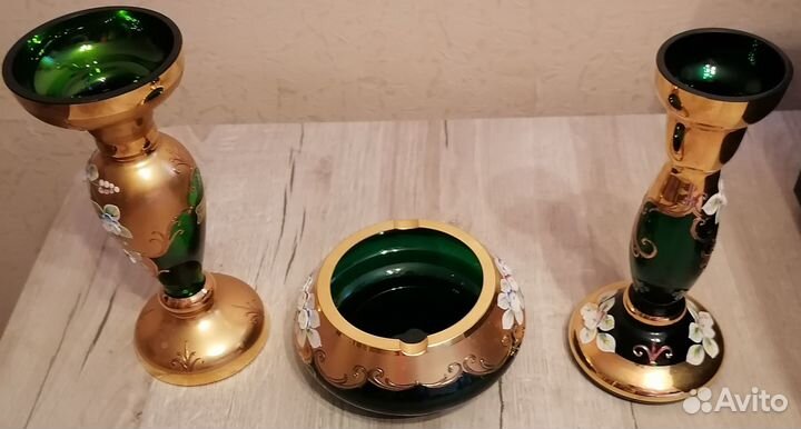 Посуда. Богемское стекло зеленого цвета, с лепкой