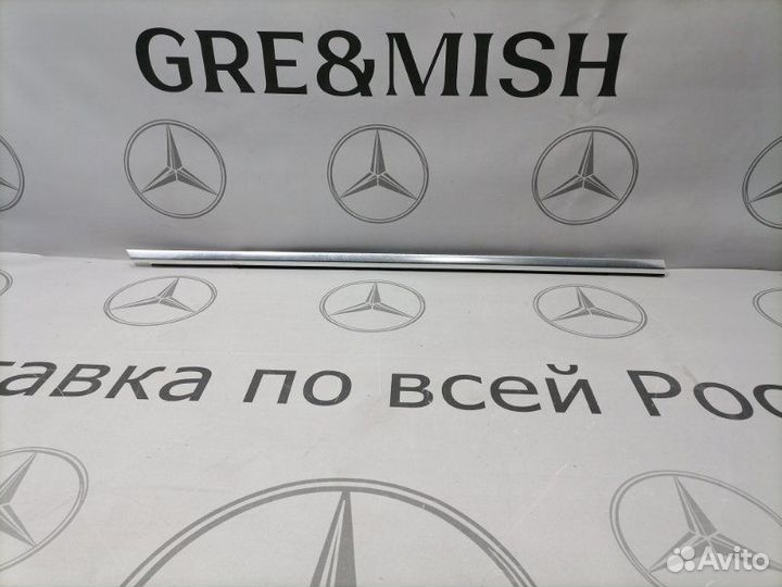 Молдинг стекла передний правый Mercedes-Benz Glc