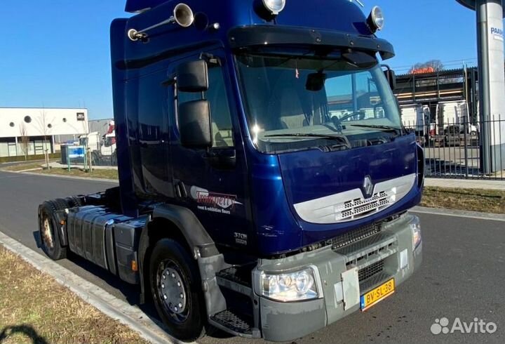 В разборке грузовик Renault,Premium II с 2007