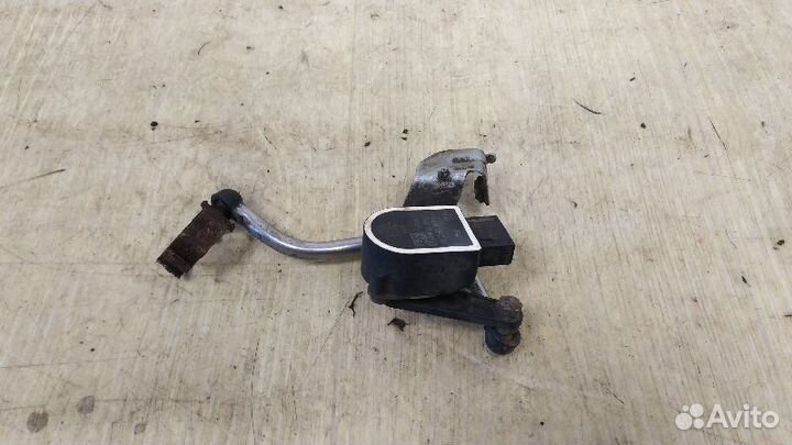 Датчик положения кузова BMW 6860843