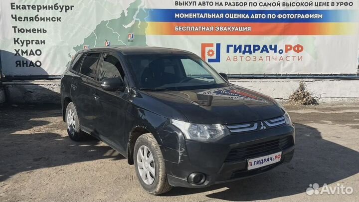 Обшивка багажника левая нижняя Mitsubishi Outlande
