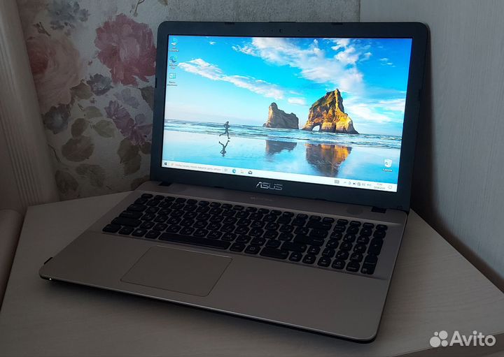 Ноутбук asus Pentium N4200 и SSD