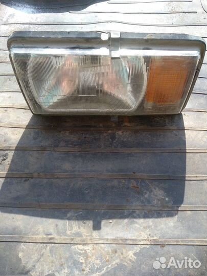 Левая передняя фара