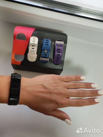 Фитнес часы с 4 ремешками