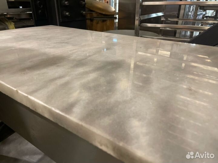Стол с гранитной столешницей