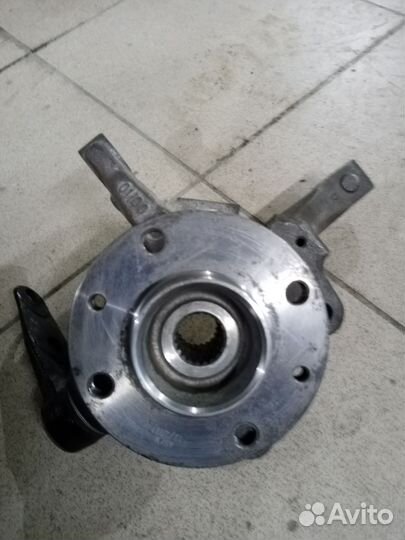 Поворотный кулак правый на Renault clio2